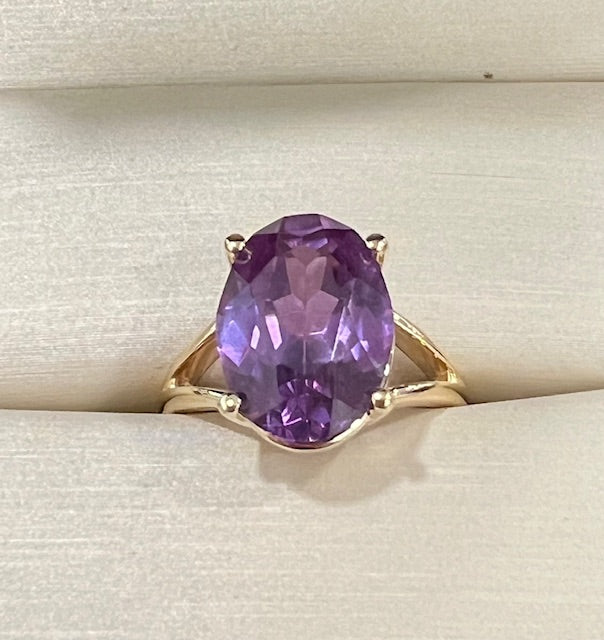 Large Oval Gold Ring with Lab Color Change Sapphire